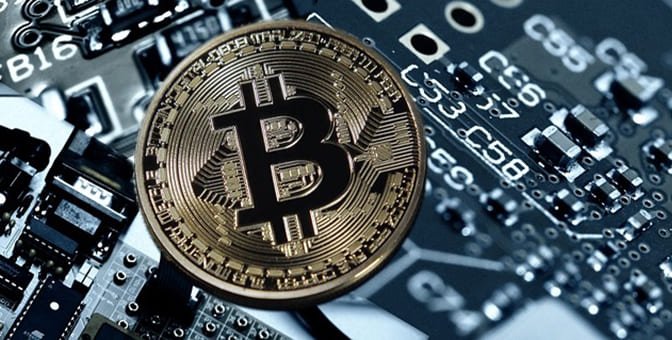 عملة البيتكوين بلون ذهبي