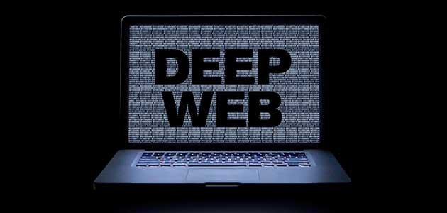مكتوب على شاشة كمبيوتر باللغة الإنجليزية Deep WEB