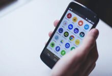 بطء هاتف أندرويد، شاشة هاتف أندرويد مثبت عليها تطبيقات مسبقة