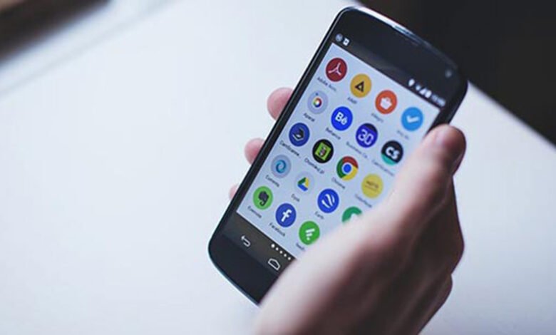 بطء هاتف أندرويد، شاشة هاتف أندرويد مثبت عليها تطبيقات مسبقة