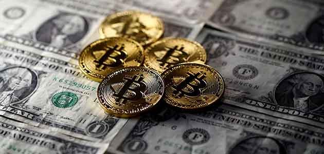 عملة البيتكوين الرقمية صفراء اللون