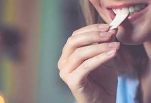 مضغ العلكة الخالية من السكر