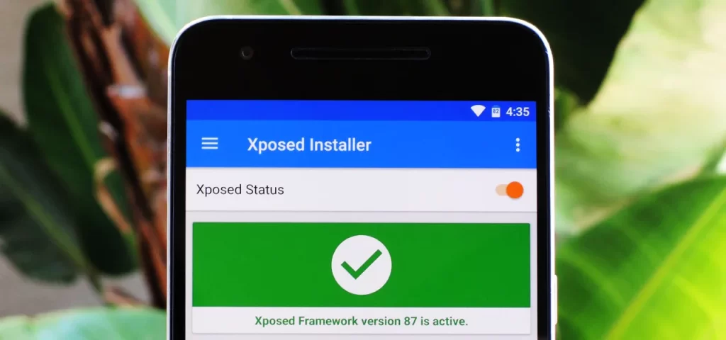 تطبيق XPosed Framework Installer يظهر على هاتف، خارج جوجل بلاي