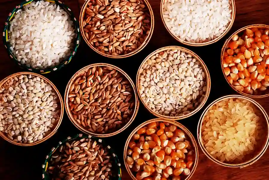 مجموعة كبيرة من الحبوب الكاملة