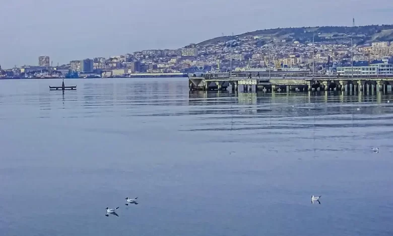 جسر على ضفاف بحر قزوين
