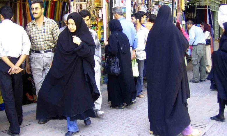 إيران تعيد النظر في قانون الحجاب