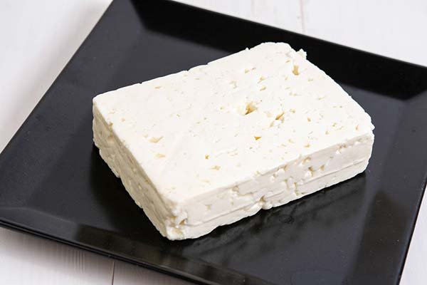 الأجبان من أبرز مصادر الكالسيوم في الأطعمة